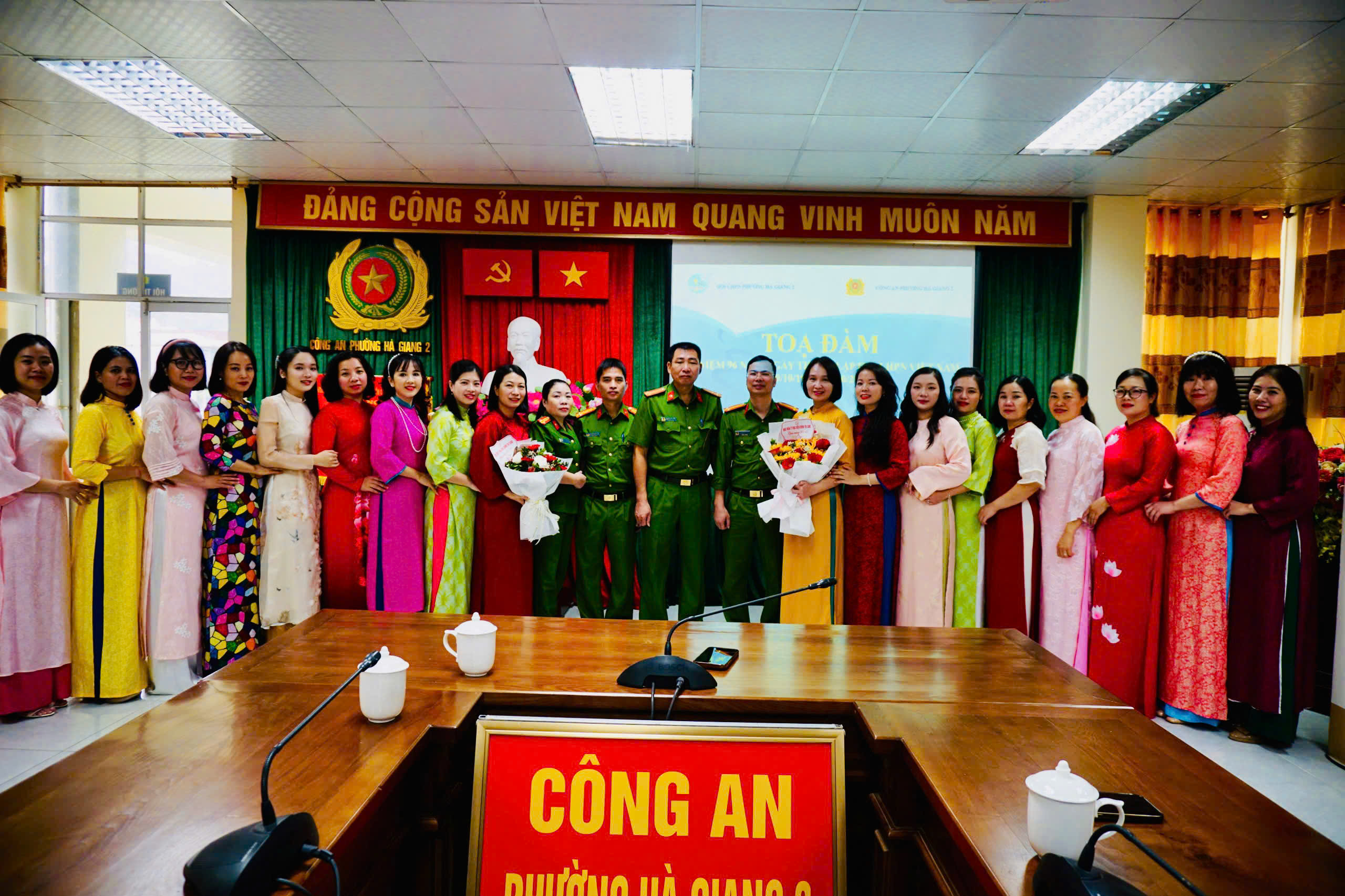 CÔNG AN PHƯỜNG HÀ GIANG 2 GẶP MẶT, CHÚC MỪNG NỮ CÁN BỘ, CHIẾN SĨ NHÂN NGÀY PHỤ NỮ VIỆT NAM 20/10