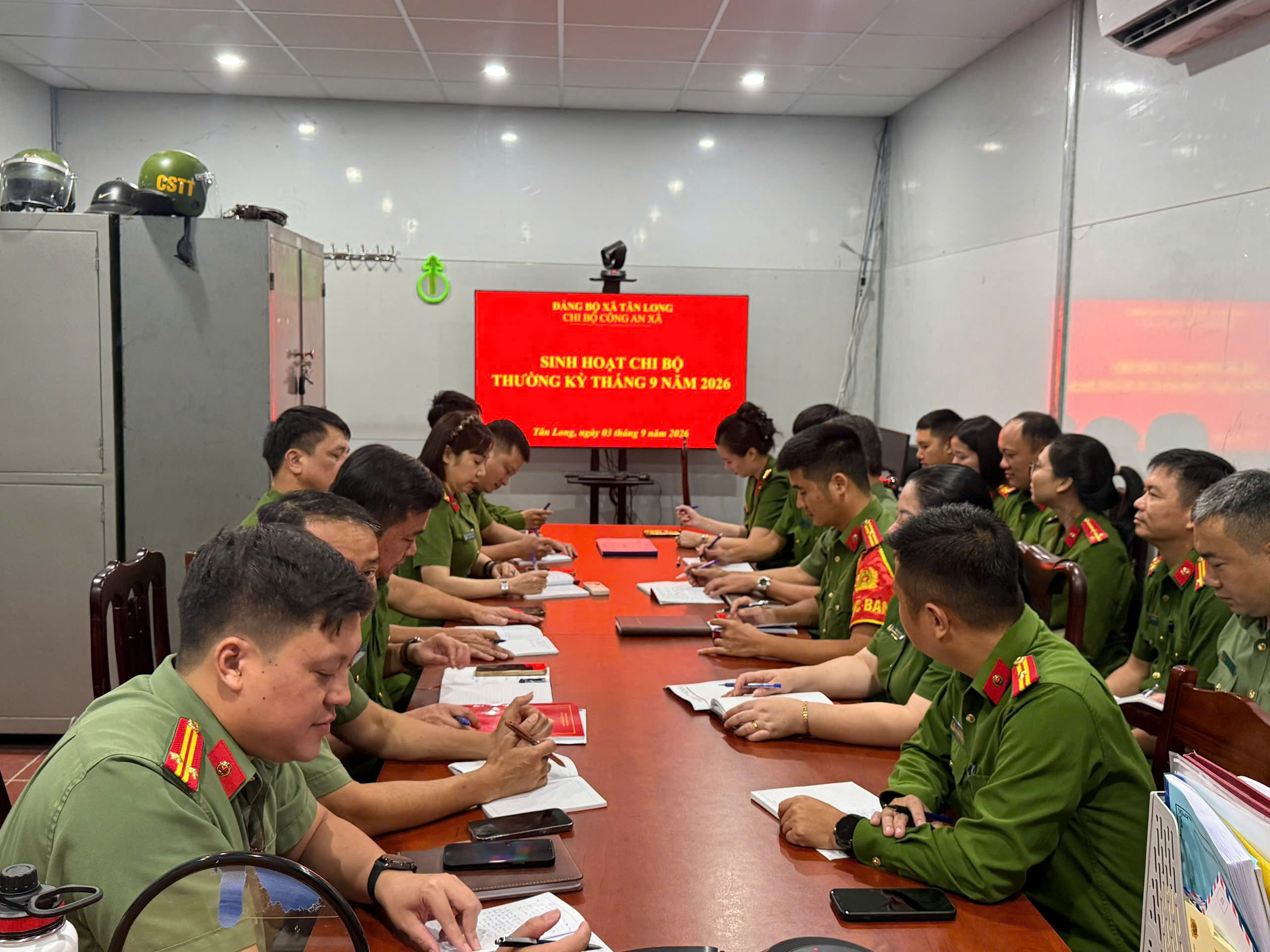 CHI BỘ CÔNG AN XÃ TÂN LONG TỔ CHỨC SINH HOẠT ĐỊNH KỲ THÁNG 9/2026
