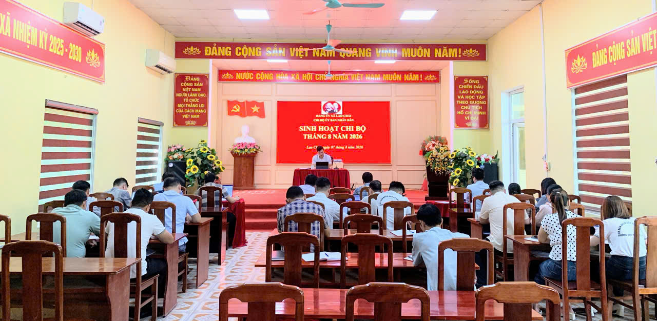 CHI BỘ UBND XÃ LAO CHẢI ĐỔI MỚI SINH HOẠT THƯỜNG KỲ BẰNG SỔ TAY ĐIỆN TỬ