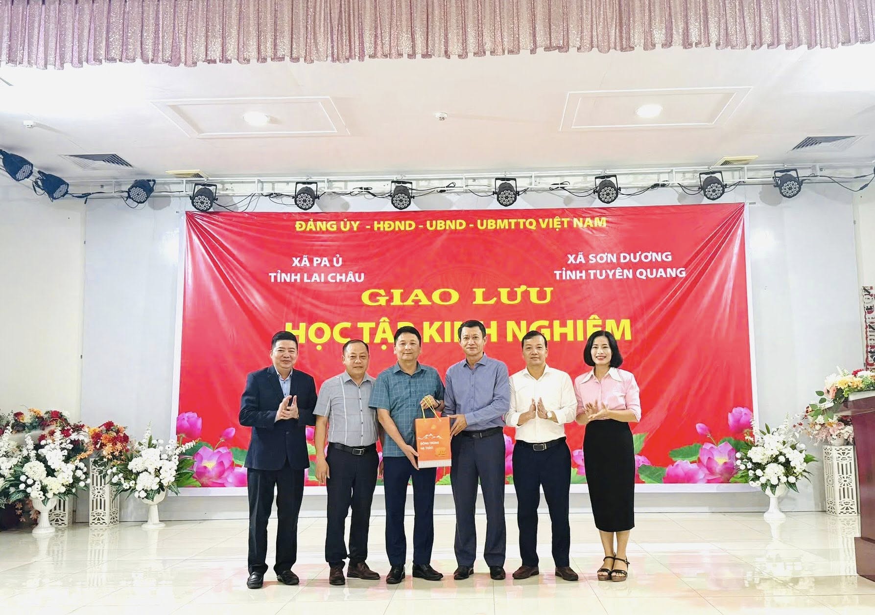 Đoàn công tác xã Pa Ủ, tỉnh Lai Châu thăm và làm việc tại xã Sơn Dương