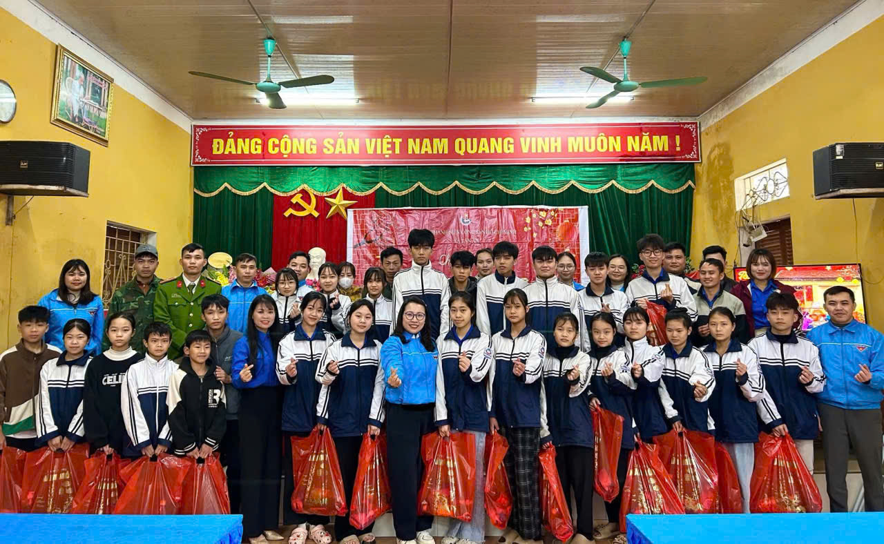 ĐOÀN XÃ TÂN AN TỔ CHỨC CHƯƠNG TRÌNH “CHỢ TẾT 0 ĐỒNG” – PHIÊN THỨ 2 TRAO YÊU THƯƠNG TẠI THÔN NÀ KHÁN