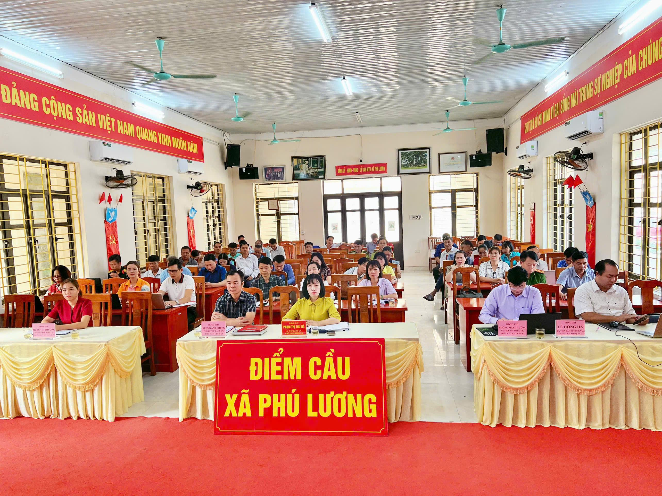 XÃ PHÚ LƯƠNG THAM GIA HỘI NGHỊ TRỰC TUYẾN HỌC TẬP, QUÁN TRIỆT VÀ TRIỂN KHAI THỰC HIỆN CÁC VĂN BẢN CỦA BAN CHẤP HÀNH TRUNG ƯƠNG, BỘ CHÍNH TRỊ, BAN BÍ THƯ VÀ CỦA TỈNH ỦY