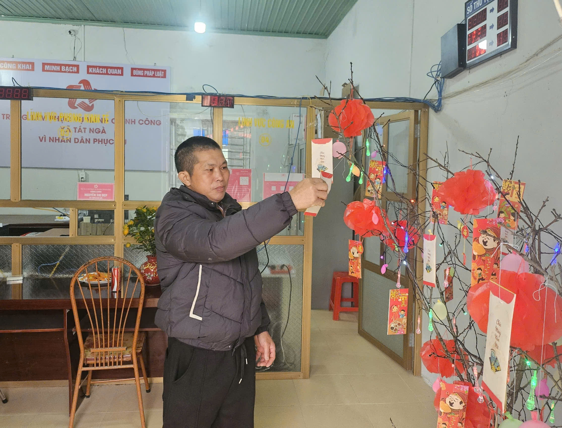 Trung tâm Phục vụ HCC xã Tát Ngà tổ chức chương trình “Hái lì xì đầu năm”