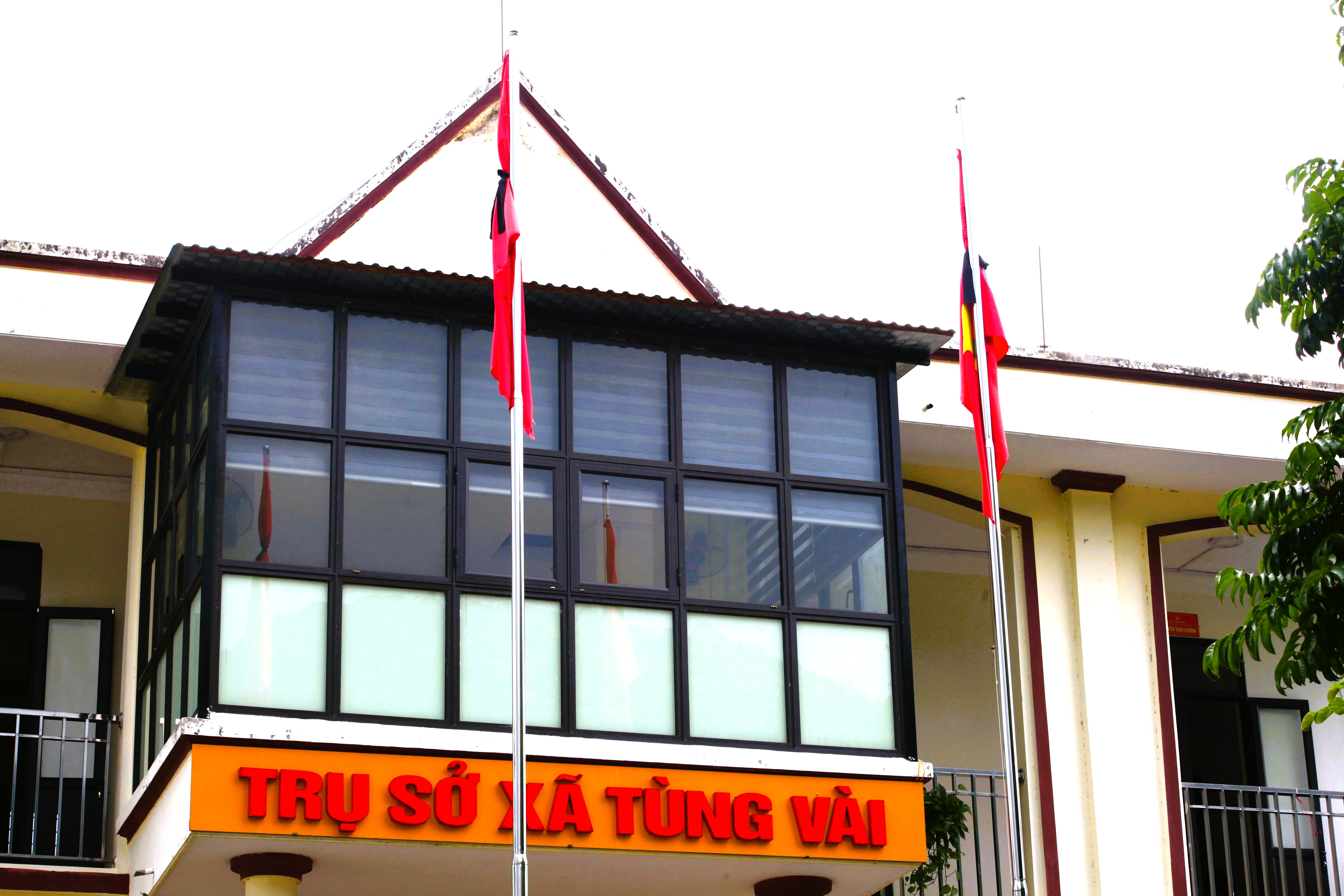 Tùng Vài thực hiện nghi thức Quốc tang Chủ tịch Quốc hội Lào Xaysomphone Phomvihane