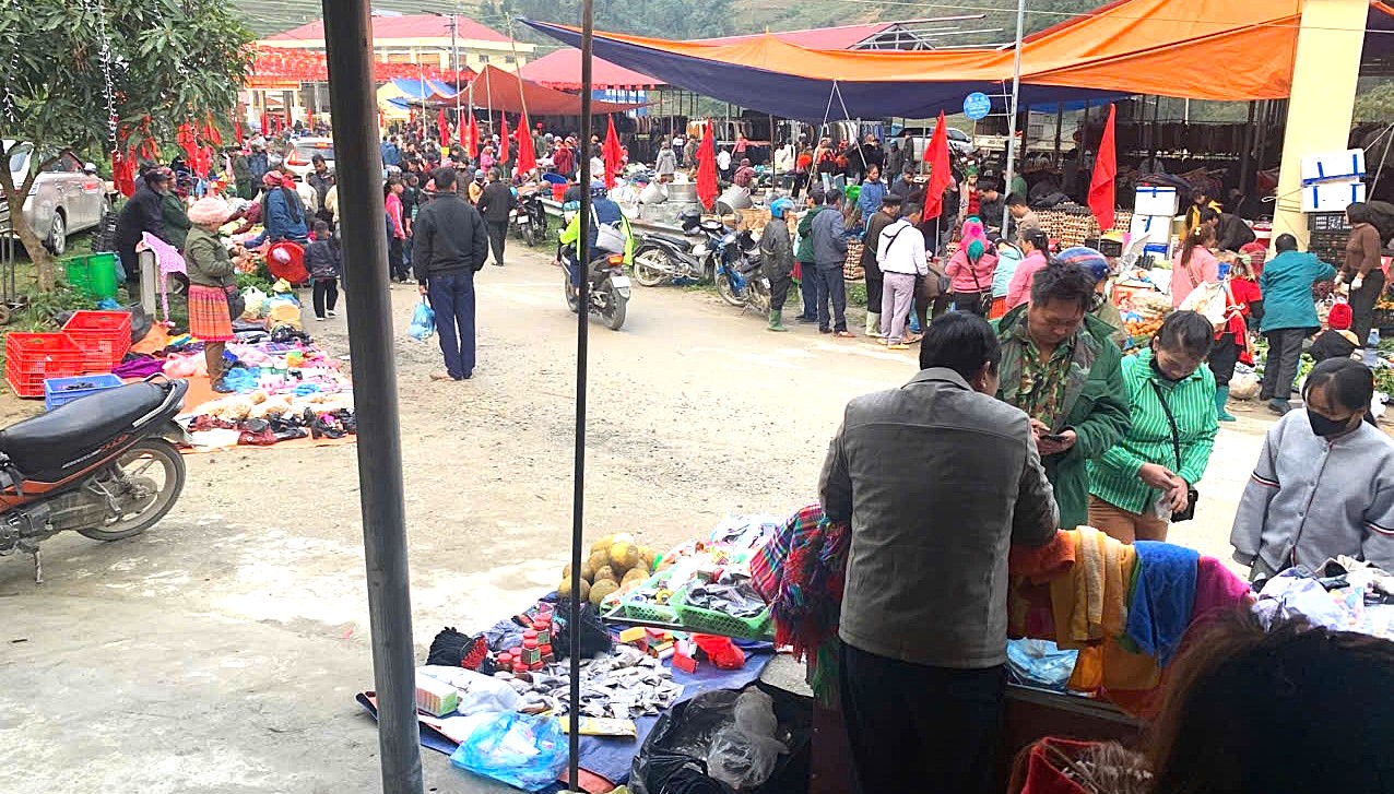 XÃ LAO CHẢI TỈNH TUYÊN QUANG, RỘN RÀNG PHIÊN CHỢ TẾT VÙNG CAO BIÊN GIỚI