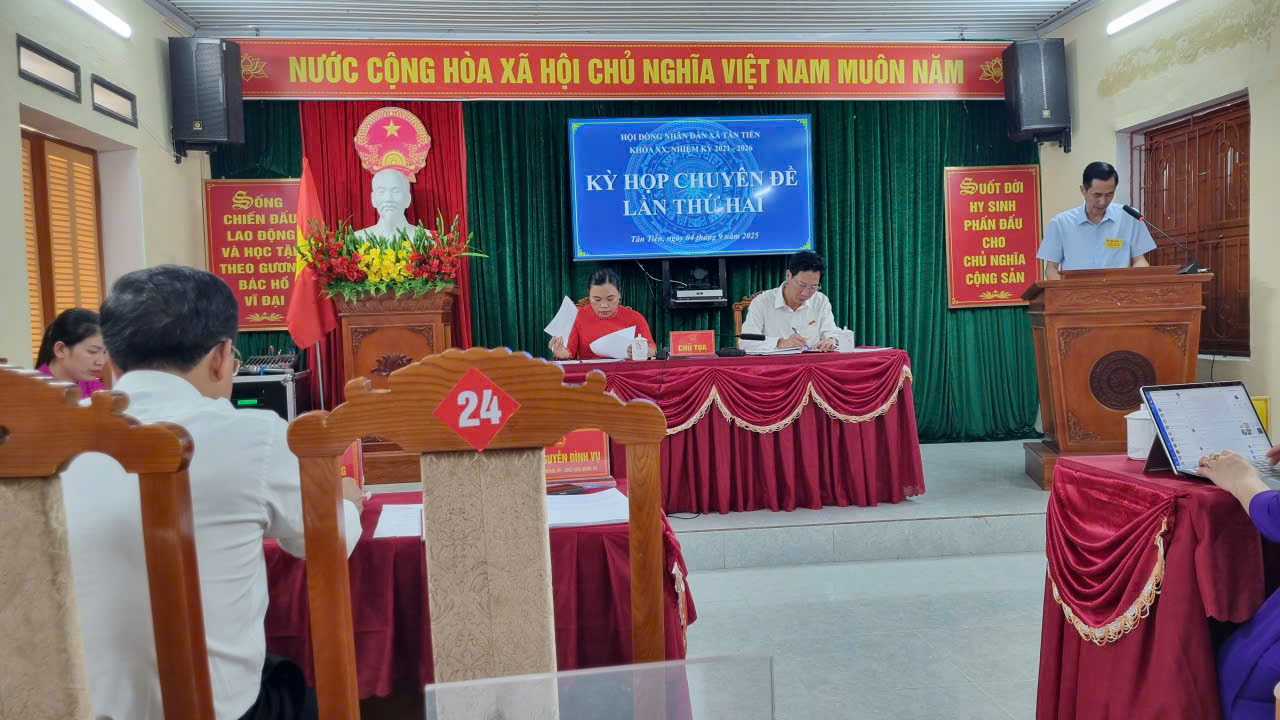 Hội đồng nhân dân xã Tân Tiến tổ chức kỳ họp chuyên đề lần thứ hai