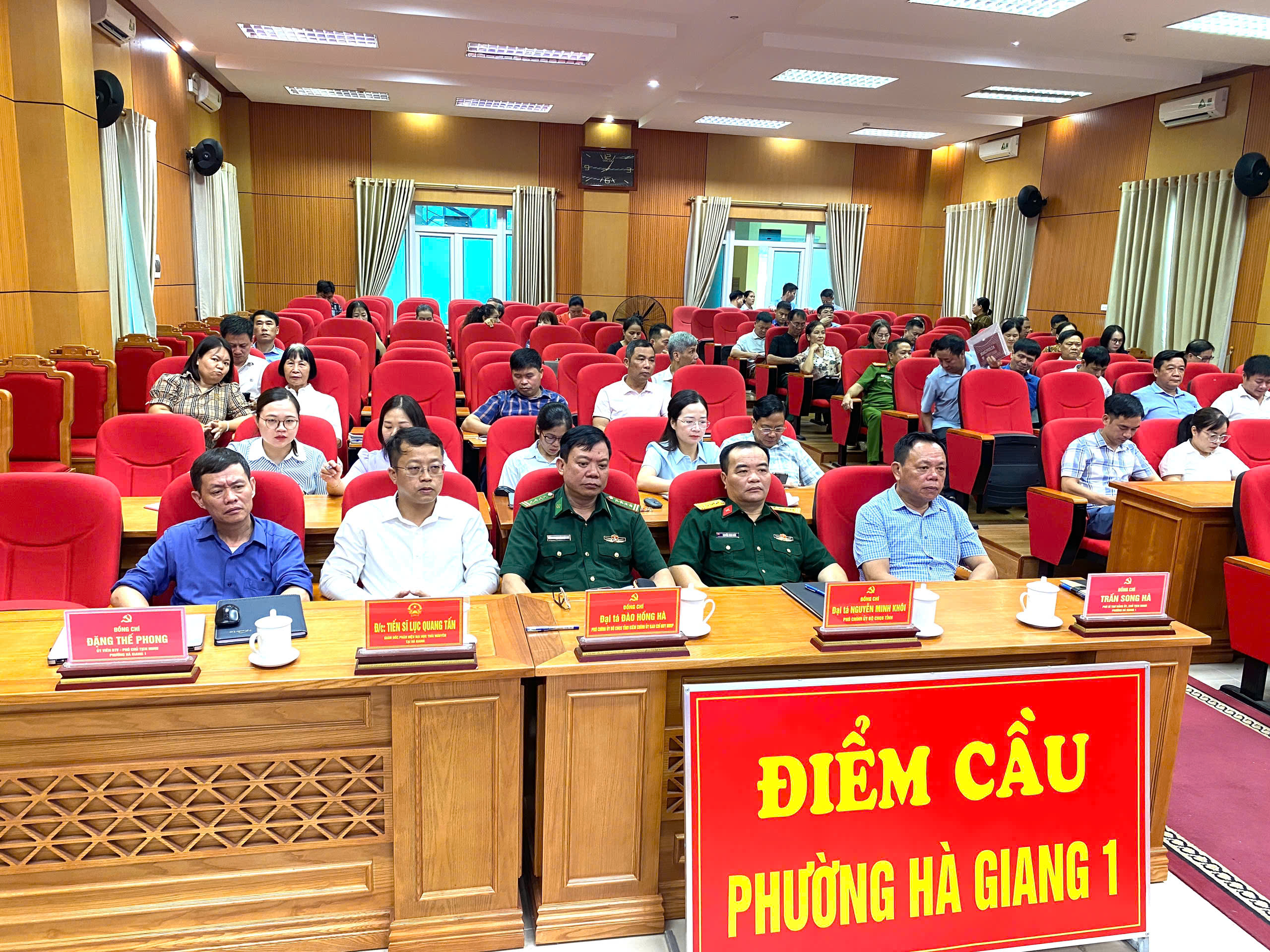  Phường Hà Giang 1 tham dự hội nghị trực tuyến học tập, quán triệt, triển khai thực hiện các văn bản của Ban chấp hành Trung ương, Bộ chính trị, Ban Bí thư và của Tỉnh uỷ. 