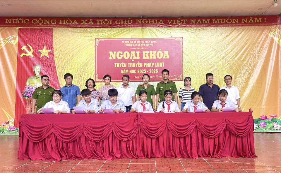 TỔ CHỨC TUYÊN TRUYỀN PHÁP LUẬT VÀ TRẢI NGHIỆM, THỰC HÀNH PHÒNG CHÁY CHỮA CHÁY TẠI TRƯỜNG THCS & THPT HOÀ PHÚ
