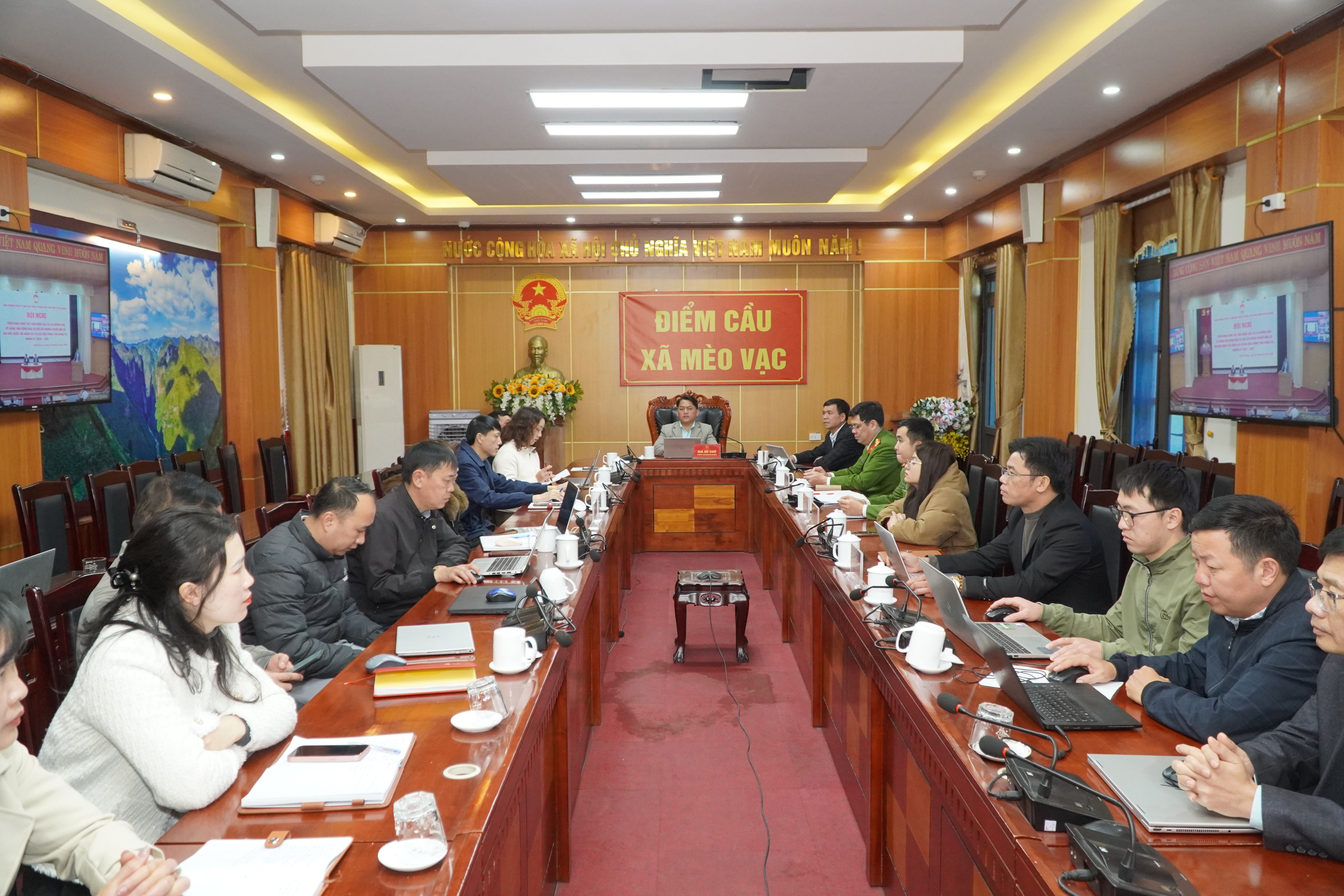 Xã Mèo Vạc tham dự Hội nghị trực tuyến của tỉnh triển khai công tác vận động bầu cử và hướng dẫn kỹ năng vận động bầu cử