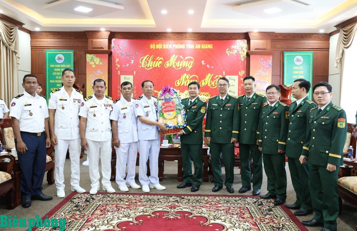 Lực lượng bảo vệ biên giới Campuchia thăm, chúc Tết các đơn vị Bộ đội Biên phòng