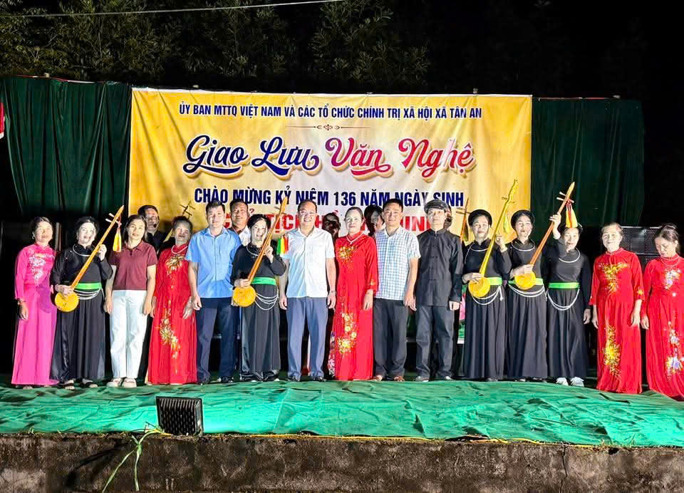 ỦY BAN MTTQ VIỆT NAM XÃ VÀ CÁC TỔ CHỨC CHÍNH TRỊ - XÃ HỘI XÃ TÂN AN TỔ CHỨC CHƯƠNG TRÌNH GIAO LƯU VĂN NGHỆ CHÀO MỪNG KỶ NIỆM 136 NĂM NGÀY SINH NHẬT BÁC; CHÀO MỪNG ĐẠI HỘI ĐẠI BIỂU MTTQ VIỆT NAM LẦN THỨ XI, NHIỆM KỲ 2026 - 2031