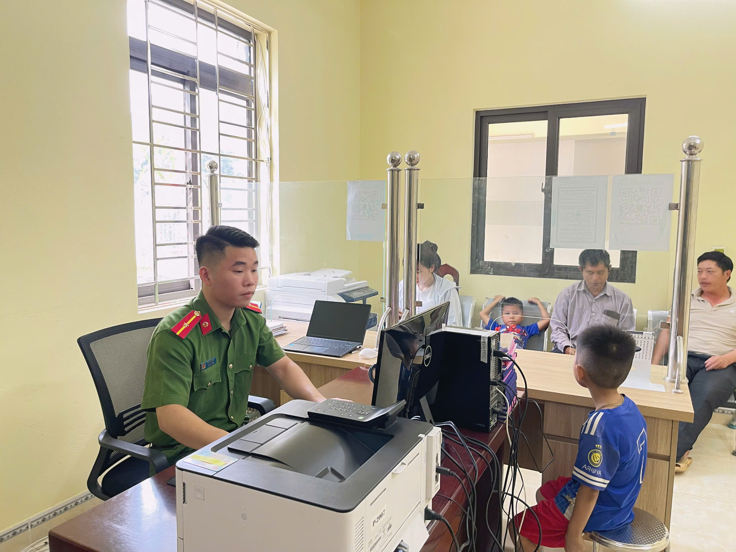 Đẩy mạnh định danh điện tử, kết nối dữ liệu phục vụ người dân