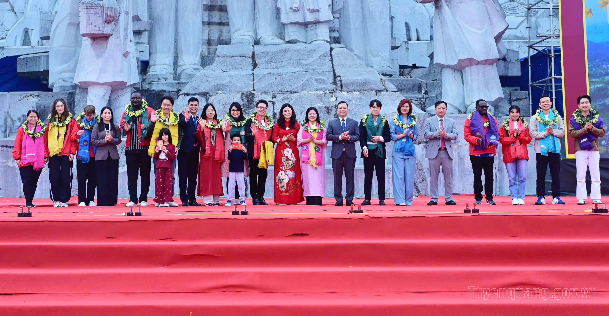 Tuyên Quang đón những vị khách du lịch đầu tiên “xông đất” năm 2026