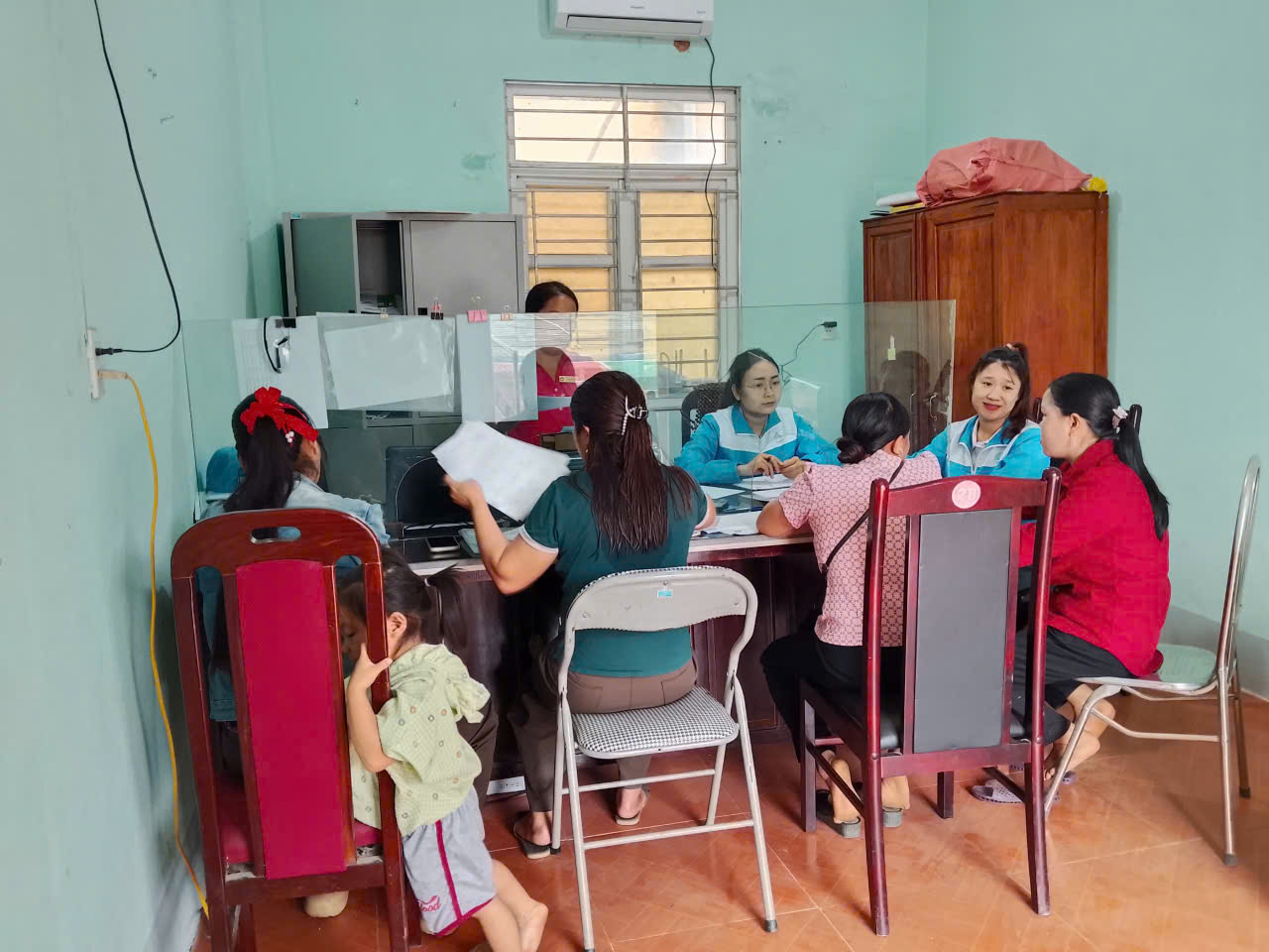 PHỤ NỮ XÃ QUẢNG NGUYÊN LÀM VIỆC VỚI NHÓM TÍN DỤNG QUÝ HỐ TRỢ ‘PHỤ NỮ PHÁT TRIỂN KHU VỰC HÀ GIANG