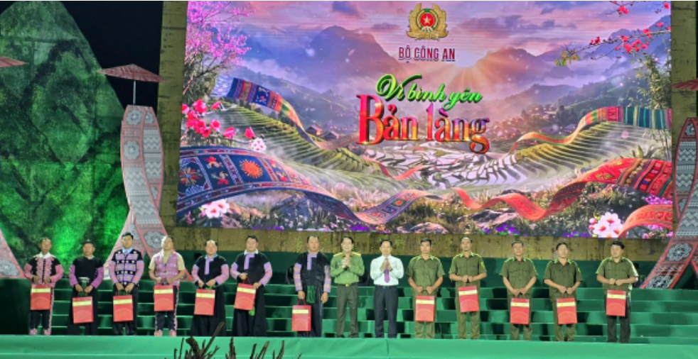 “VÌ BÌNH YÊN BẢN LÀNG” SẼ ĐƯỢC LAN TỎA, TRỞ THÀNH ĐIỂM SÁNG TRONG CÔNG TÁC DÂN VẬN, TUYÊN TRUYỀN CỦA LỰC LƯỢNG CÔNG AN