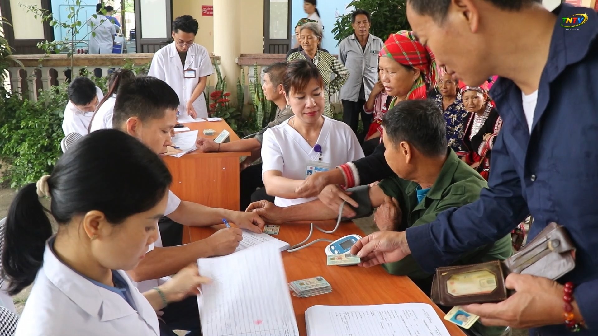 Trên 1.200 lượt người dân tham gia khám sức khỏe tại xã Tiên Nguyên