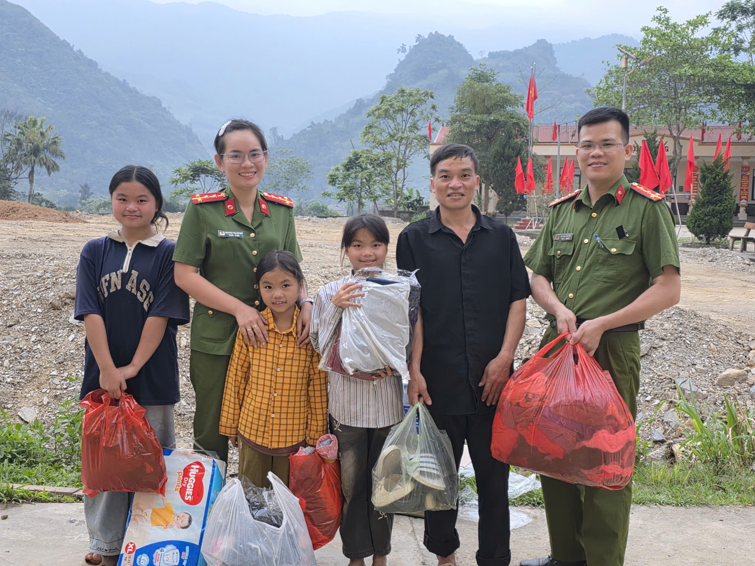 CÔNG AN XÃ THUẬN HÒA LAN TỎA TINH THẦN VÌ NHÂN DÂN PHỤC VỤ QUA NHỮNG VIỆC LÀM CỤ THỂ 