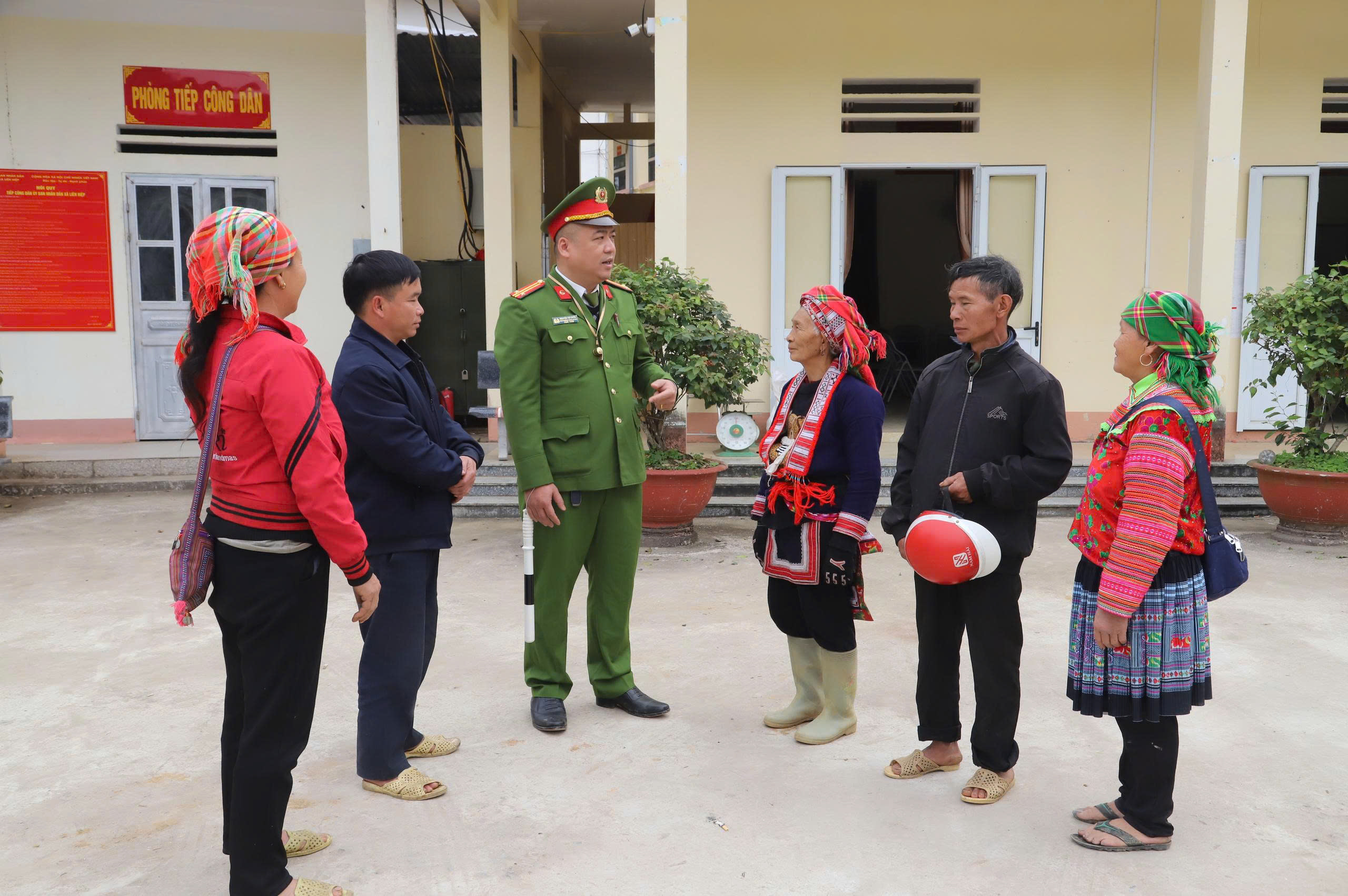 TĂNG CƯỜNG CÔNG TÁC TUYÊN  TRUYỀN LUẬT TRẬT TỰ ATGT TRONG VÙNG ĐỒNG BÀO THIỂU SỐ 