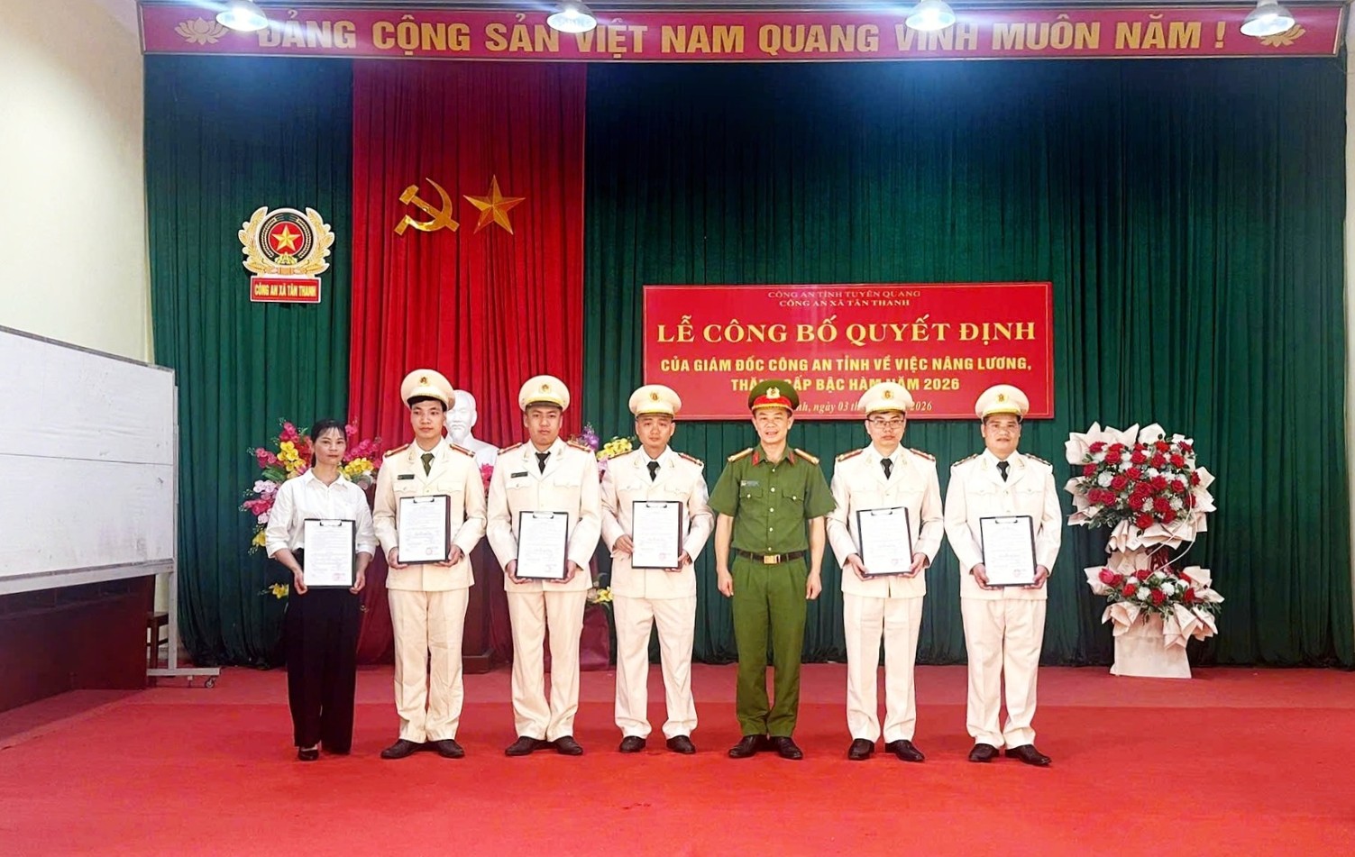 Công an xã Tân Thanh tổ chức lễ công bố quyết định thăng cấp bấc hàm cho 6 cán bộ, chiến sĩ 