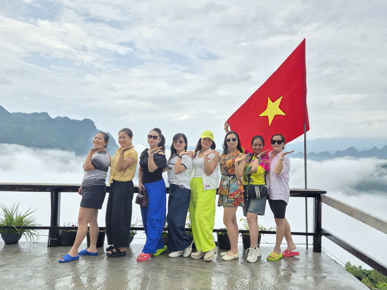 Tự hào sắc cờ Tổ quốc giữa Cao nguyên đá Đồng Văn