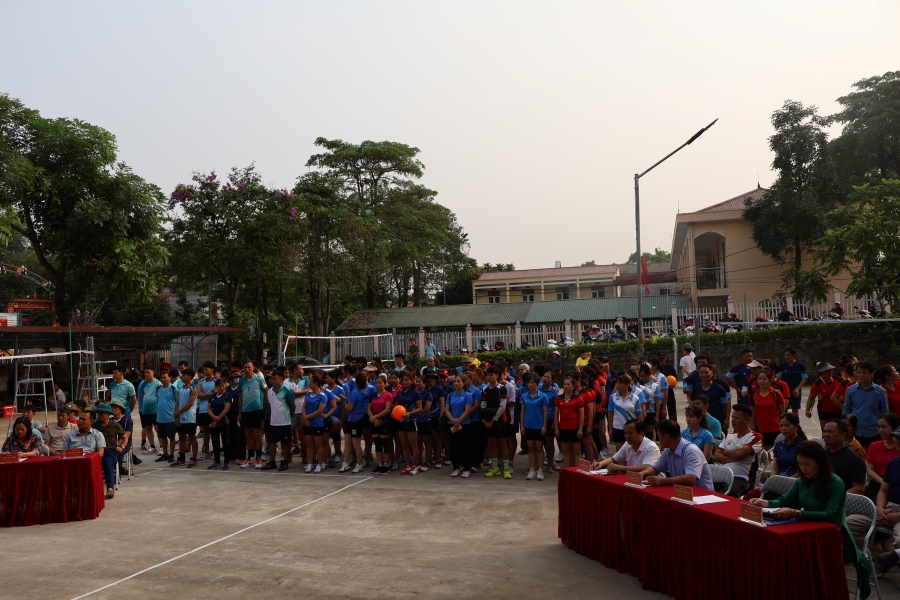 ảnh VĐV đứng đ.JPG