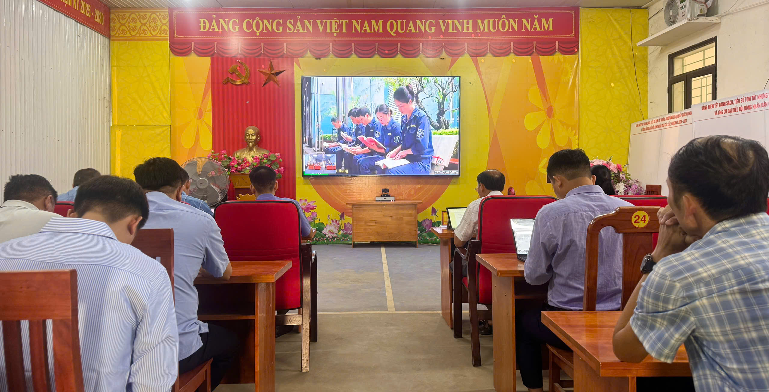 Xã Ngọc Long tham dự Hội nghị trực tuyến nghiên cứu, học tập, quán triệt và triển khai thực hiện một số Nghị quyết, Chỉ thị của Bộ Chính trị