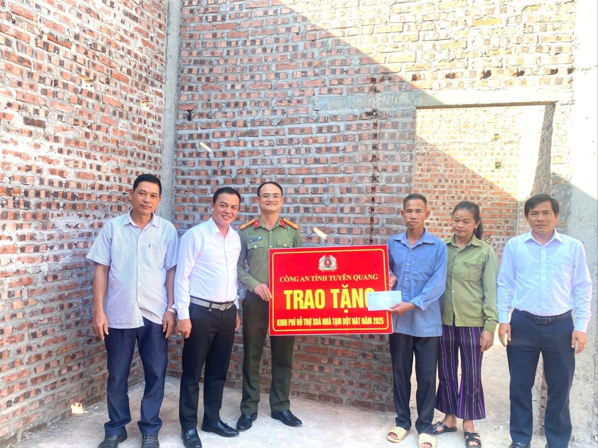 CHUNG TAY XOÁ NHÀ TẠM, NHÀ DỘT NÁT - LAN TOẢ YÊU THƯƠNG