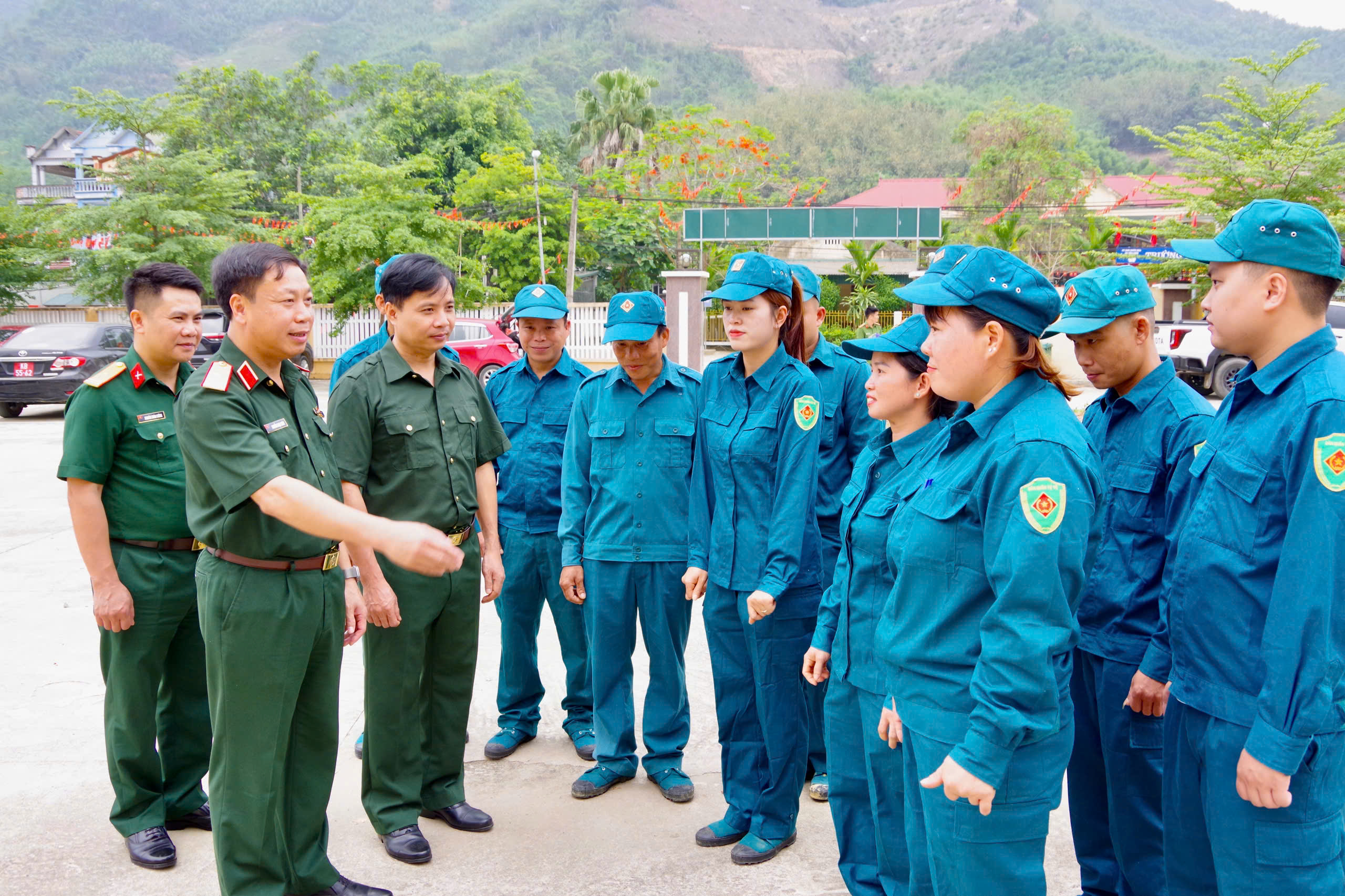 Quân khu 2 Kiểm tra việc thực hiện quy chế dân chủ cơ sở đối với  Ban chi huy quân sự  xã Tân Long