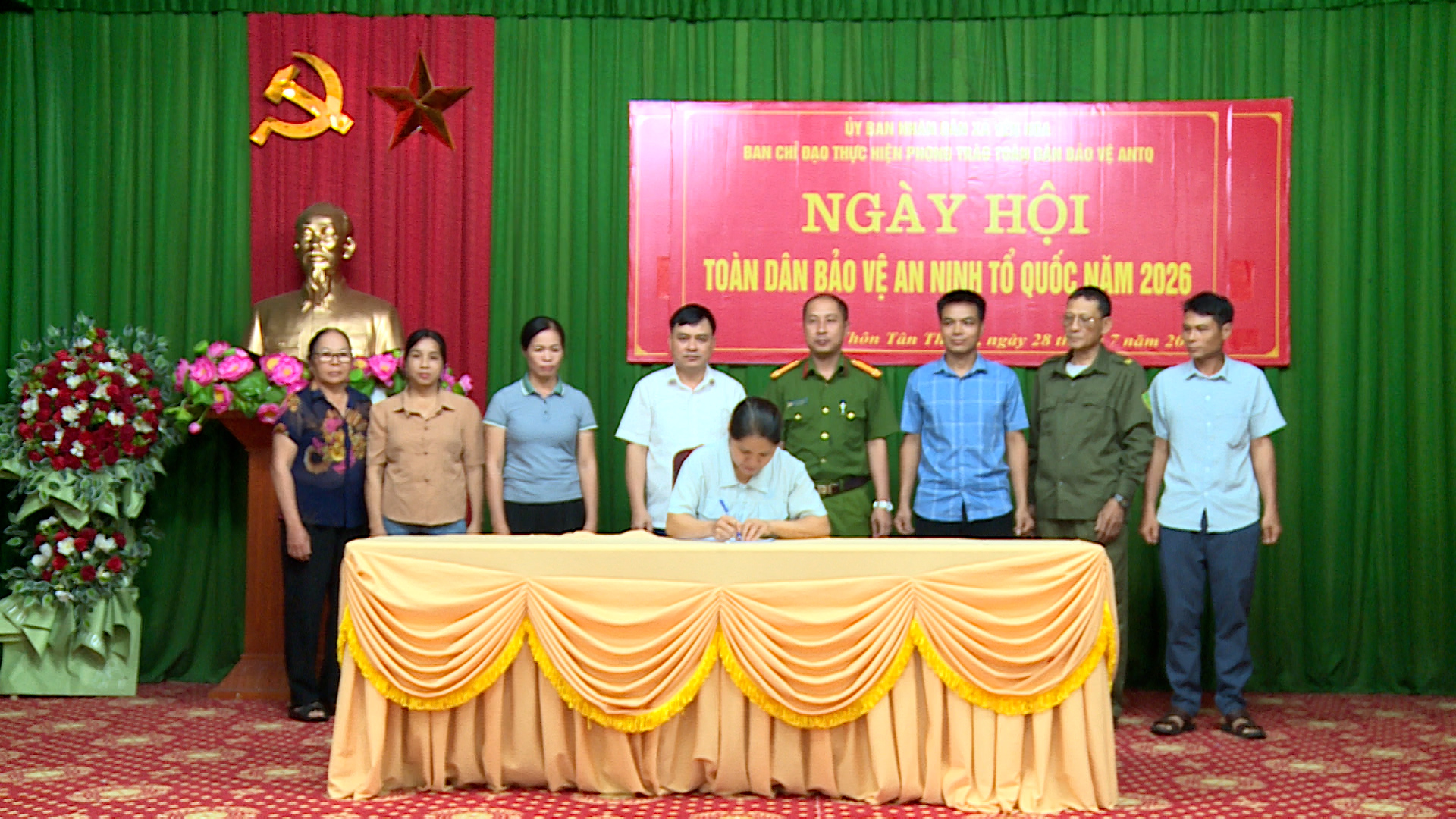 Đồng chí Bí thư Đảng ủy xã Nguyễn Thế Mạnh dự Ngày hội toàn dân bảo vệ an ninh Tổ quốc thôn Tân Thành