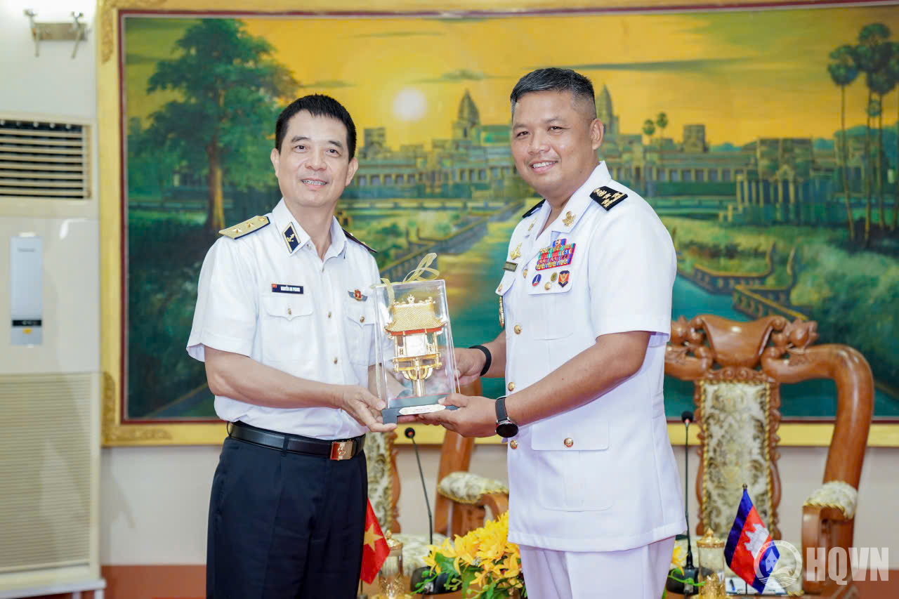 Đoàn công tác Hải quân nhân dân Việt Nam thăm và làm việc với Hải quân Hoàng gia Campuchia