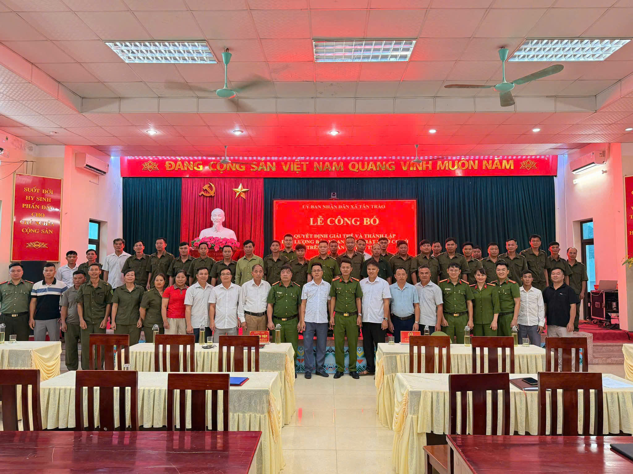 UỶ BAN NHÂN DÂN XÃ TÂN TRÀO CÔNG BỐ QUYẾT ĐỊNH VỀ VIỆC GIẢI THỂ, KIỆN TOÀN TỔ AN NINH TRẬT TỰ Ở CƠ SỞ