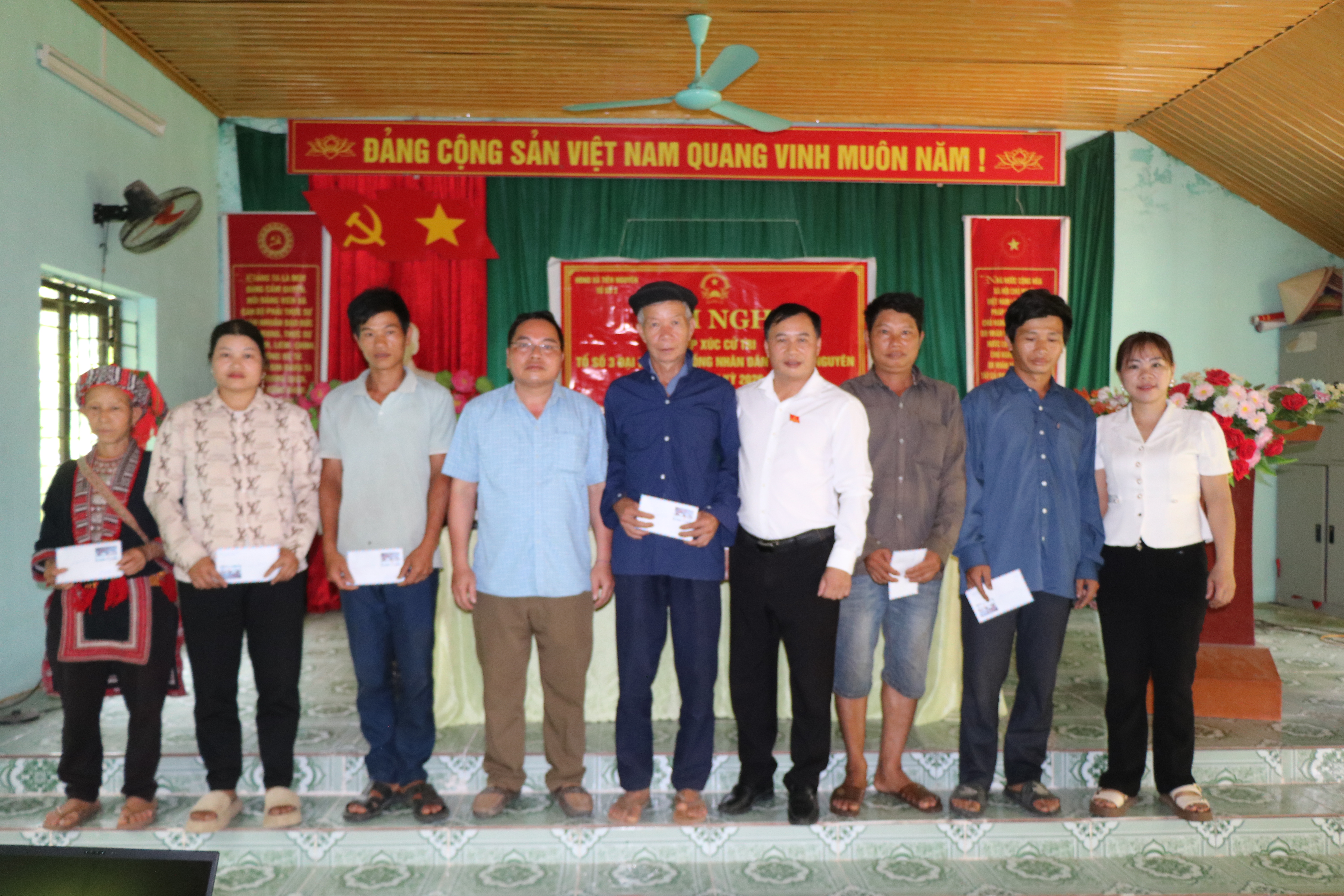 Tổ đại biểu số 3 HĐND xã tiếp xúc cử tri tại thôn Quang Sơn