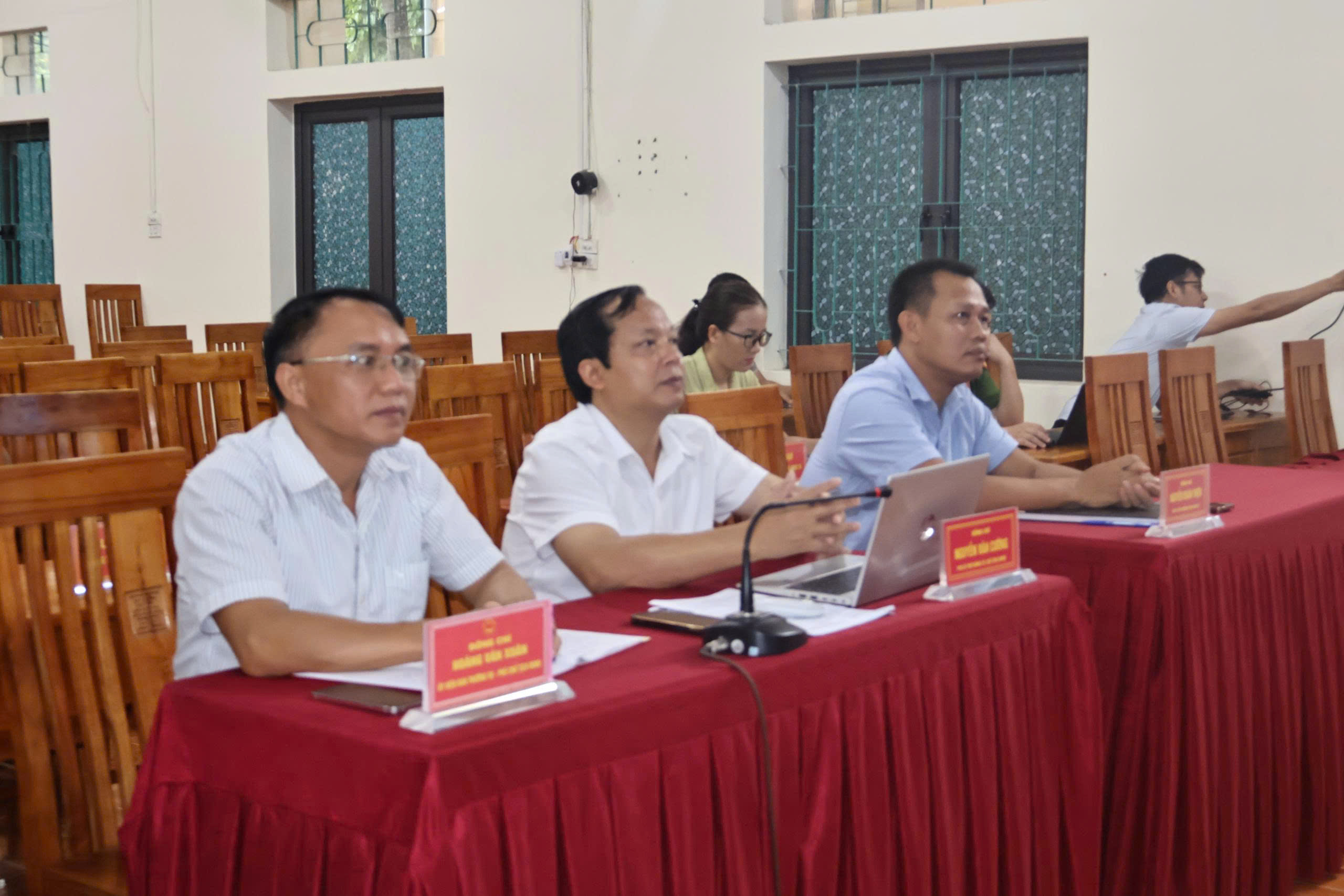 HN Bình dân học vụ sáng 28 th 7 3 lãnh đạo dự.jpg