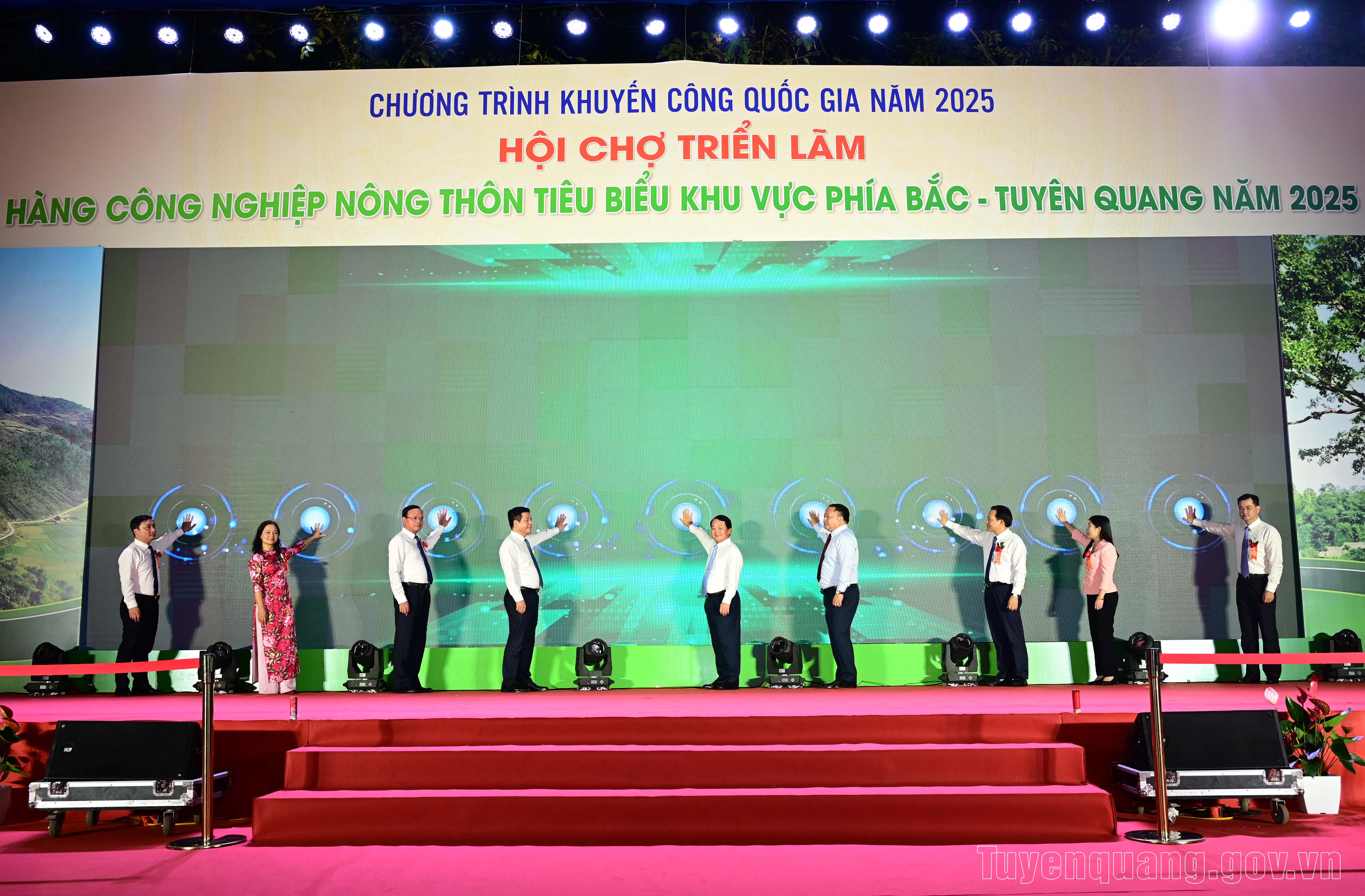 Khai mạc Hội chợ triển lãm hàng Công nghiệp nông thôn tiêu biểu khu vực phía Bắc – Tuyên Quang 2025