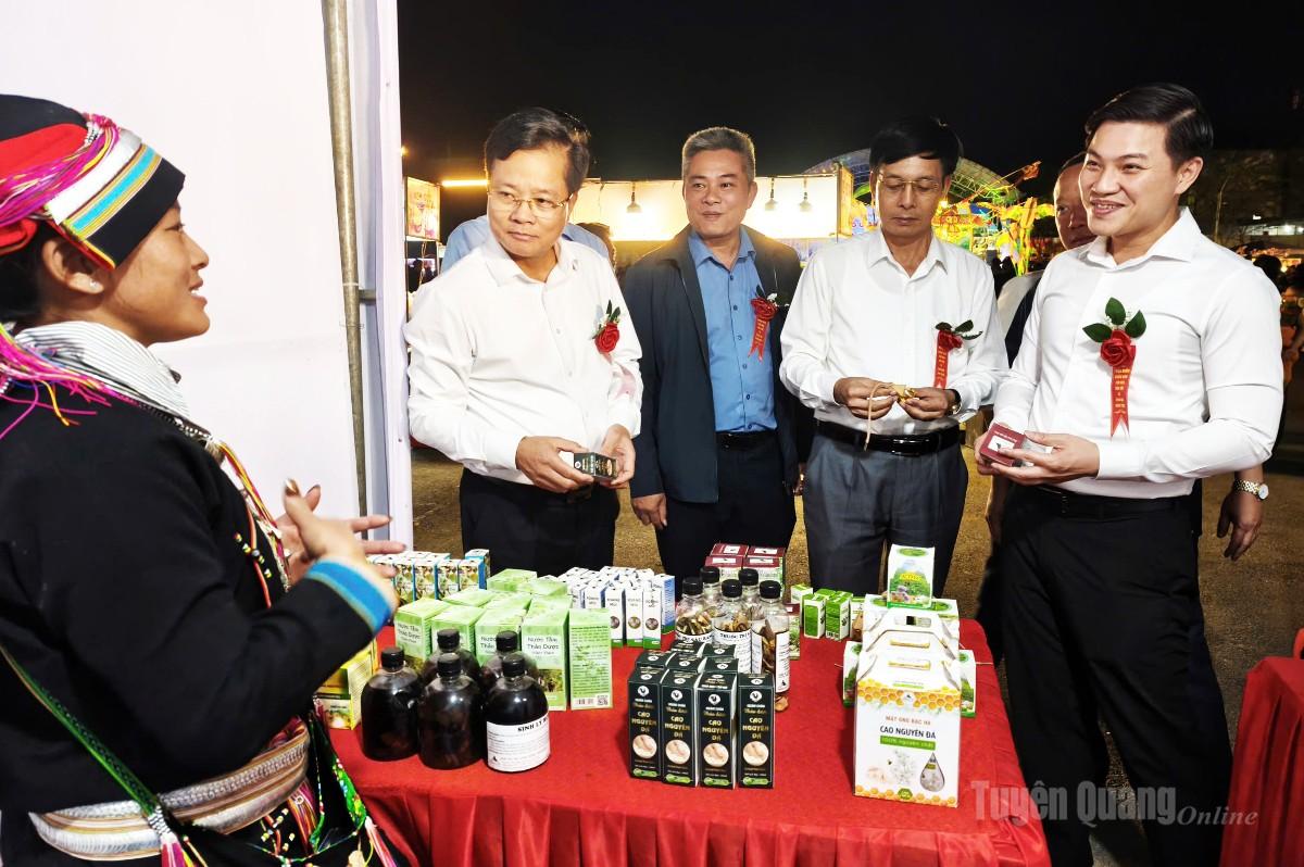 Trưởng Ban Tổ chức Tỉnh  ủy Trần Quang Minh dự Khai mạc Không gian văn hoá dân tộc xã Quản Bạ năm 2026