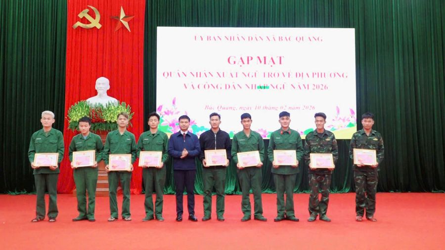 Xã Bắc Quang tổ chức gặp mặt quân nhân xuất ngũ và công dân nhập ngũ năm 2026.