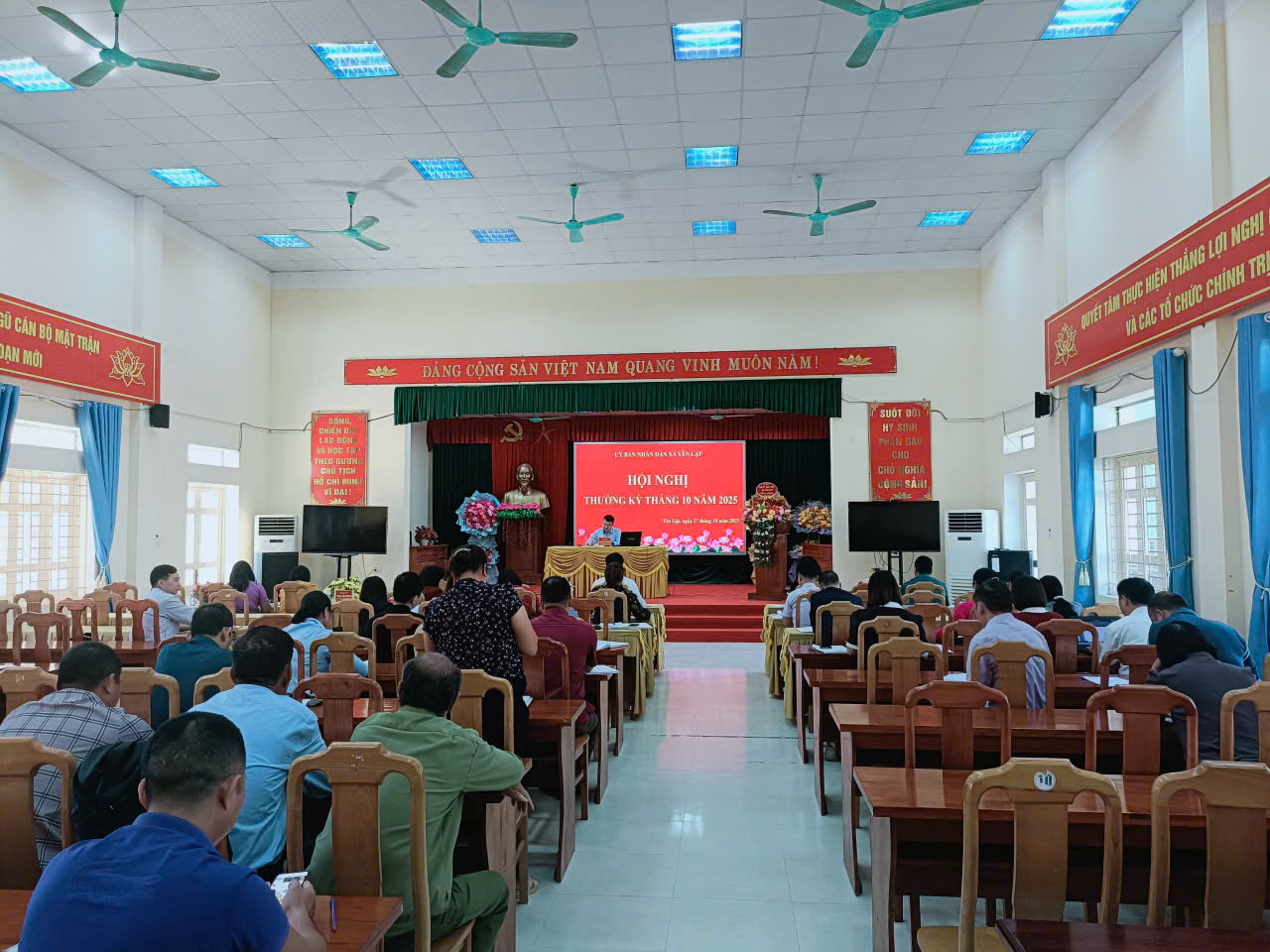 UBND xã Yên Lập tổ chức Hội nghị thường kỳ tháng 10 năm 2025