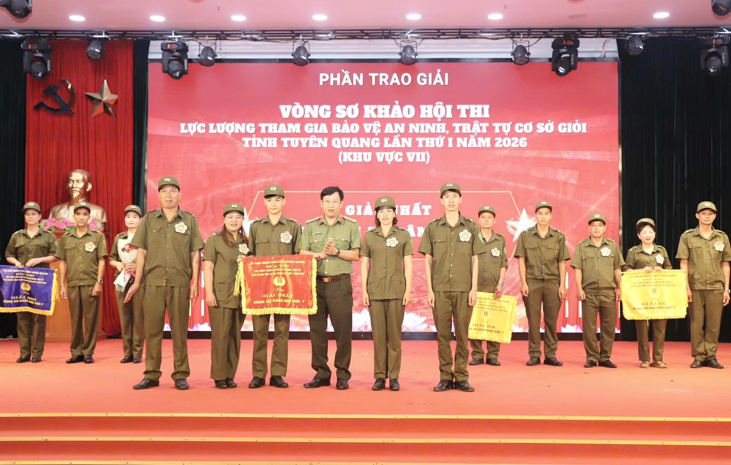 SÔI NỔI HỘI THI LỰC LƯỢNG THAM GIA BẢO VỆ AN NINH TRẬT TỰ Ở CƠ SỞ GIỎI KHU VỰC VII 