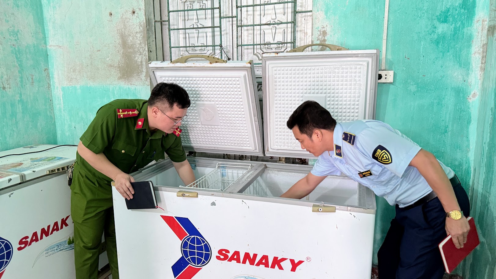 Xã Tân Quang kiểm tra liên ngành bảo đảm an toàn thực phẩm các cơ sở sản xuất, chế biến, kinh doanh thực phẩm, bếp ăn tập thể trên địa bàn xã