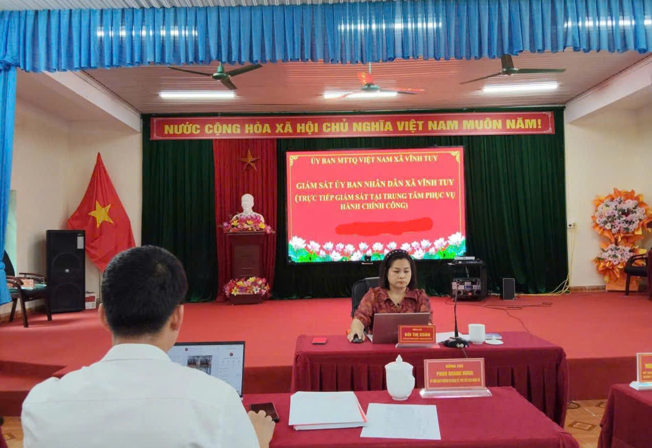Ủy ban MTTQ Việt Nam xã Vĩnh Tuy giám sát công tác tiếp nhận và giải quyết thủ tục hành chính tại Trung tâm Phục vụ hành chính công xã