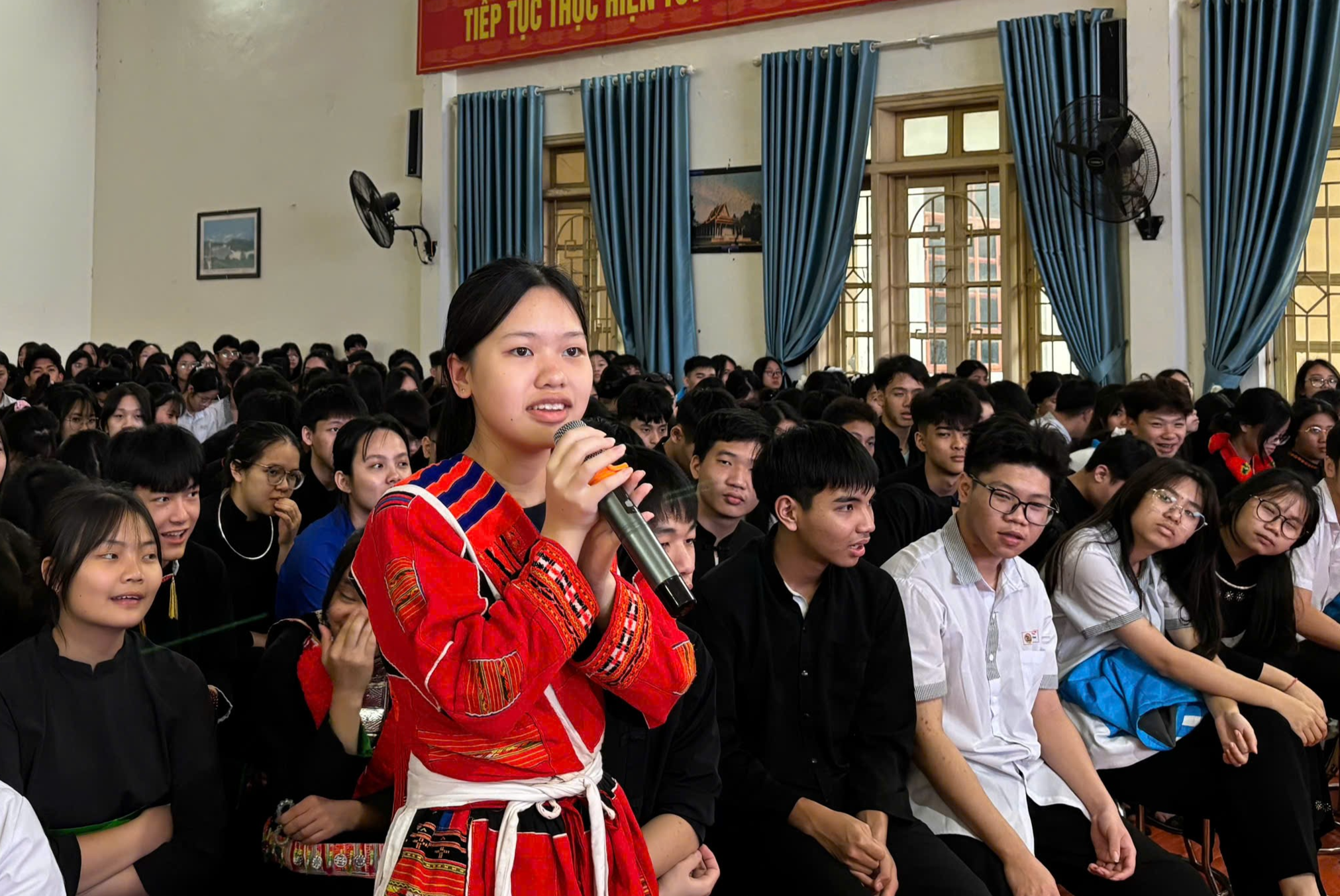 Chi đoàn Sở Tư pháp - Chi đoàn Sở Khoa học và Công nghệ - Chi đoàn Viễn thông tỉnh Tuyên Quang phối hợp tổ chức tuyên truyền pháp luật tại Trường Phổ thông Dân tộc Nội trú THPT tỉnh Tuyên Quang
