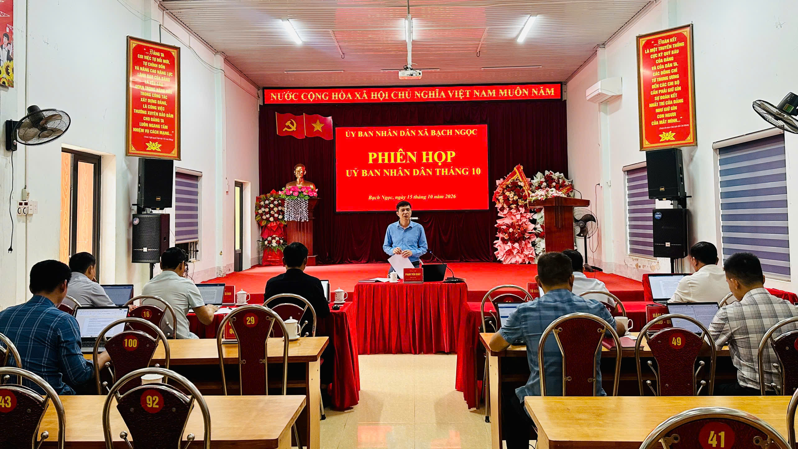 Phiên họp thường kỳ UBND xã Bạch Ngọc tháng 10 năm 2026