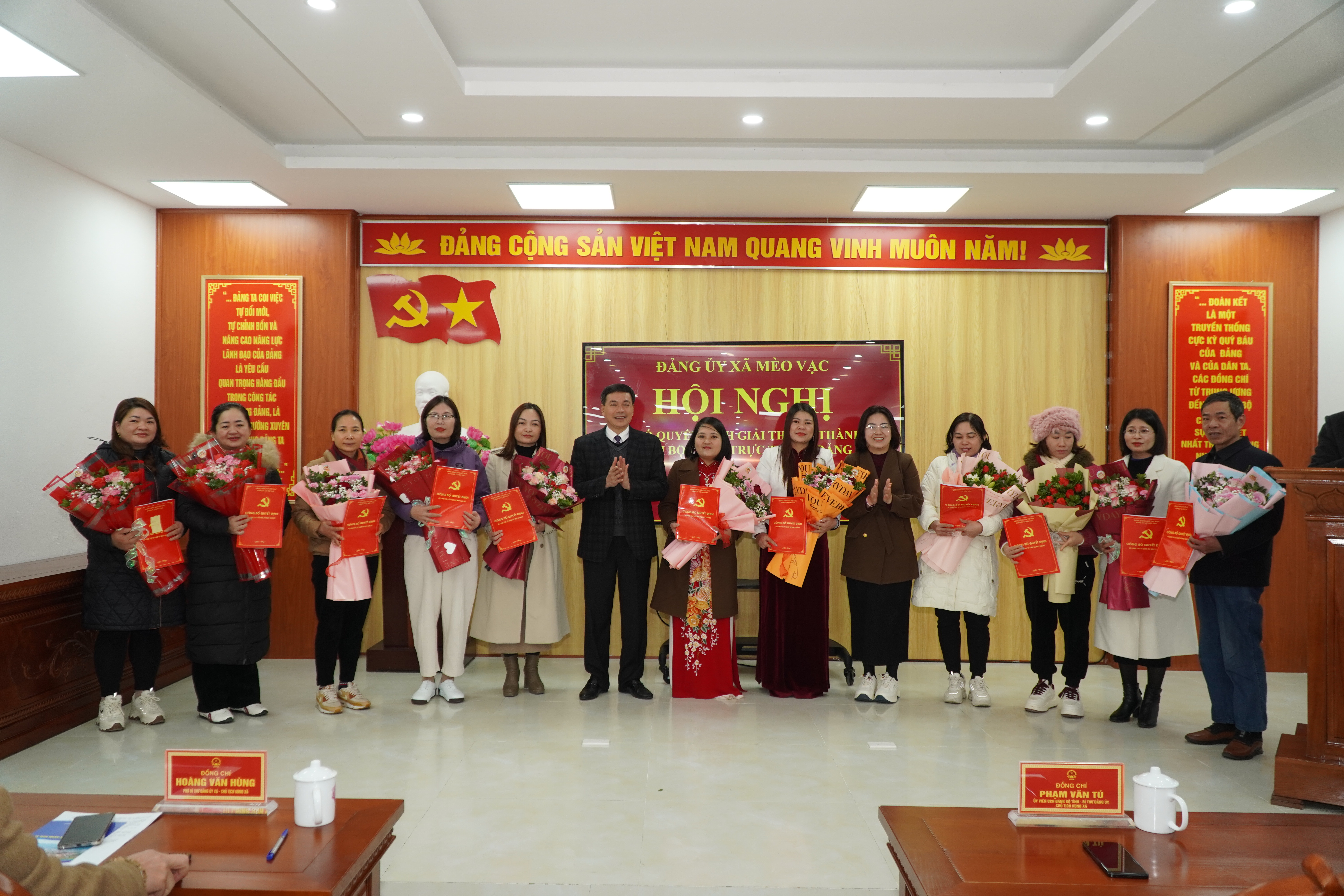 Xã Mèo Vạc tổ chức hội nghị công bố các quyết định về sáp nhập trường học, công tác cán bộ và tổ chức chi bộ