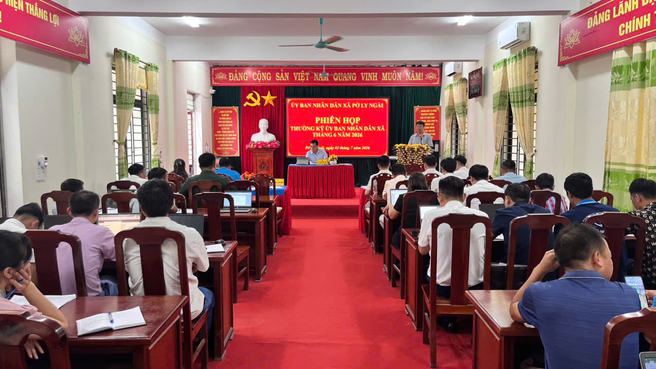 Phiên họp thành viên UBND xã thường kỳ tháng 6
