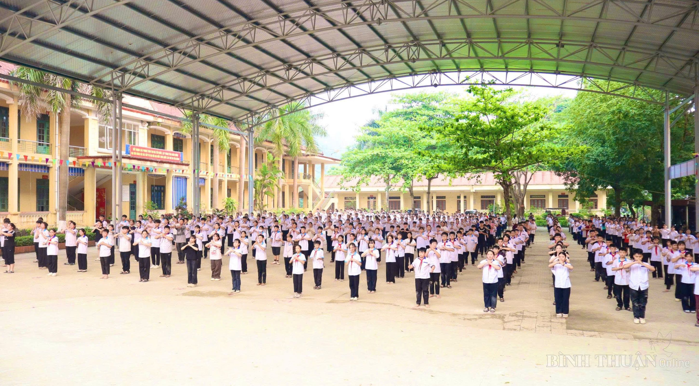 1000 HỌC SINH HĂNG SAY TẬP LUYỆN, GÓP SỨC CHO CHƯƠNG TRÌNH NGHỆ THUẬT ĐẠI HỘI TDTT PHƯỜNG BÌNH THUẬN