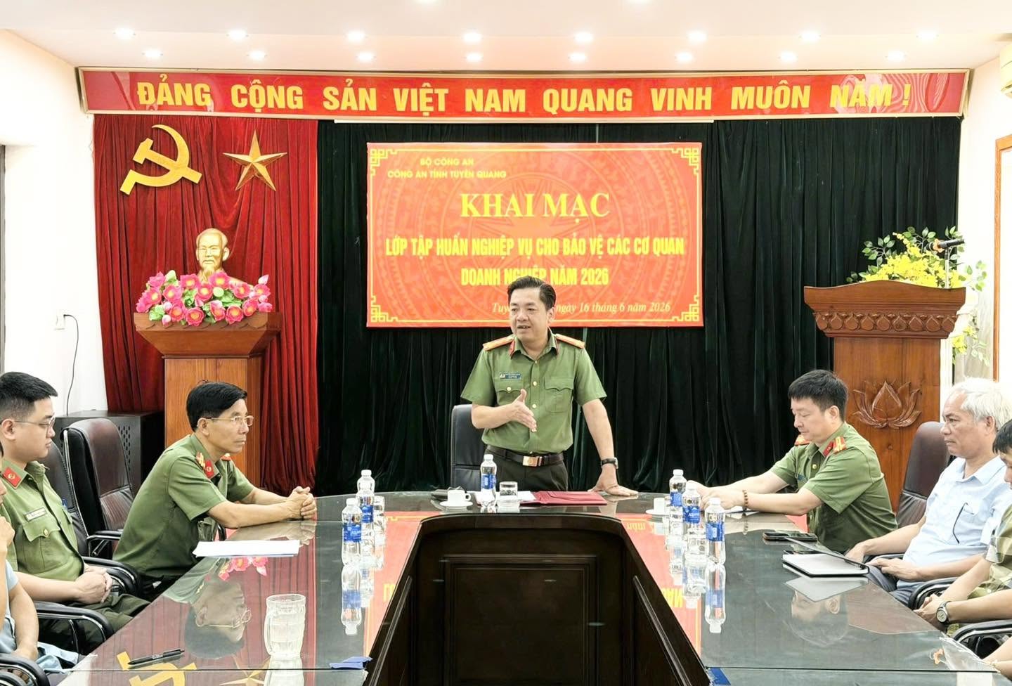 NÂNG CAO NGHIỆP VỤ CHO LỰC LƯỢNG BẢO VỆ CƠ QUAN, DOANH NGHIỆP TẠI TUYÊN QUANG