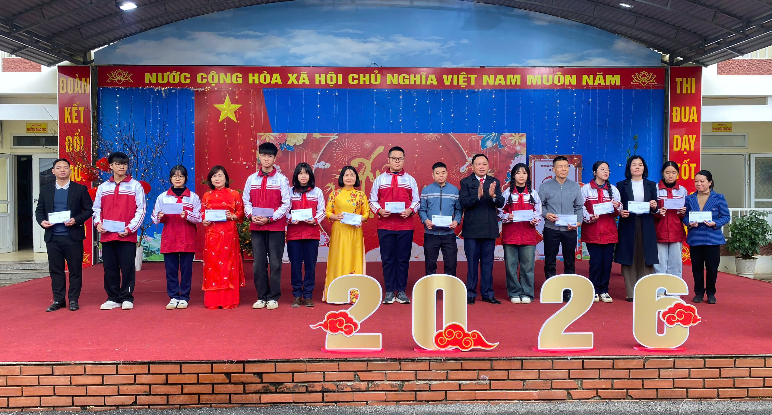 RỘN RÀNG KHÔNG KHÍ TẤT NIÊN TẠI TRƯỜNG THCS LÊ QUÝ ĐÔN – PHƯỜNG HÀ GIANG 1.