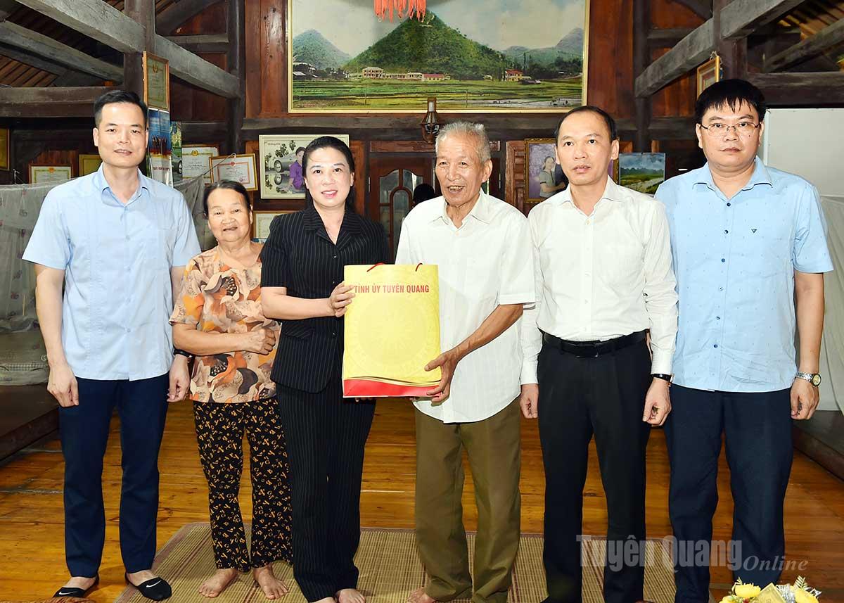Phó Bí thư Thường trực Tỉnh ủy Lê Thị Kim Dung thăm, tặng quà thương binh nhân Ngày Thương binh - Liệt sĩ