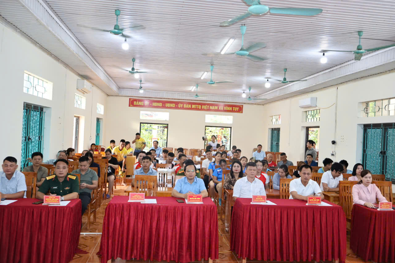 Khai mạc bóng chuyền da Giữa.jpg
