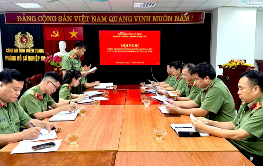 ỦY BAN KIỂM TRA ĐẢNG ỦY CÔNG AN TỈNH CÔNG BỐ QUYẾT ĐỊNH GIÁM SÁT ĐỐI VỚI HAI ĐẢNG ỦY CƠ SỞ